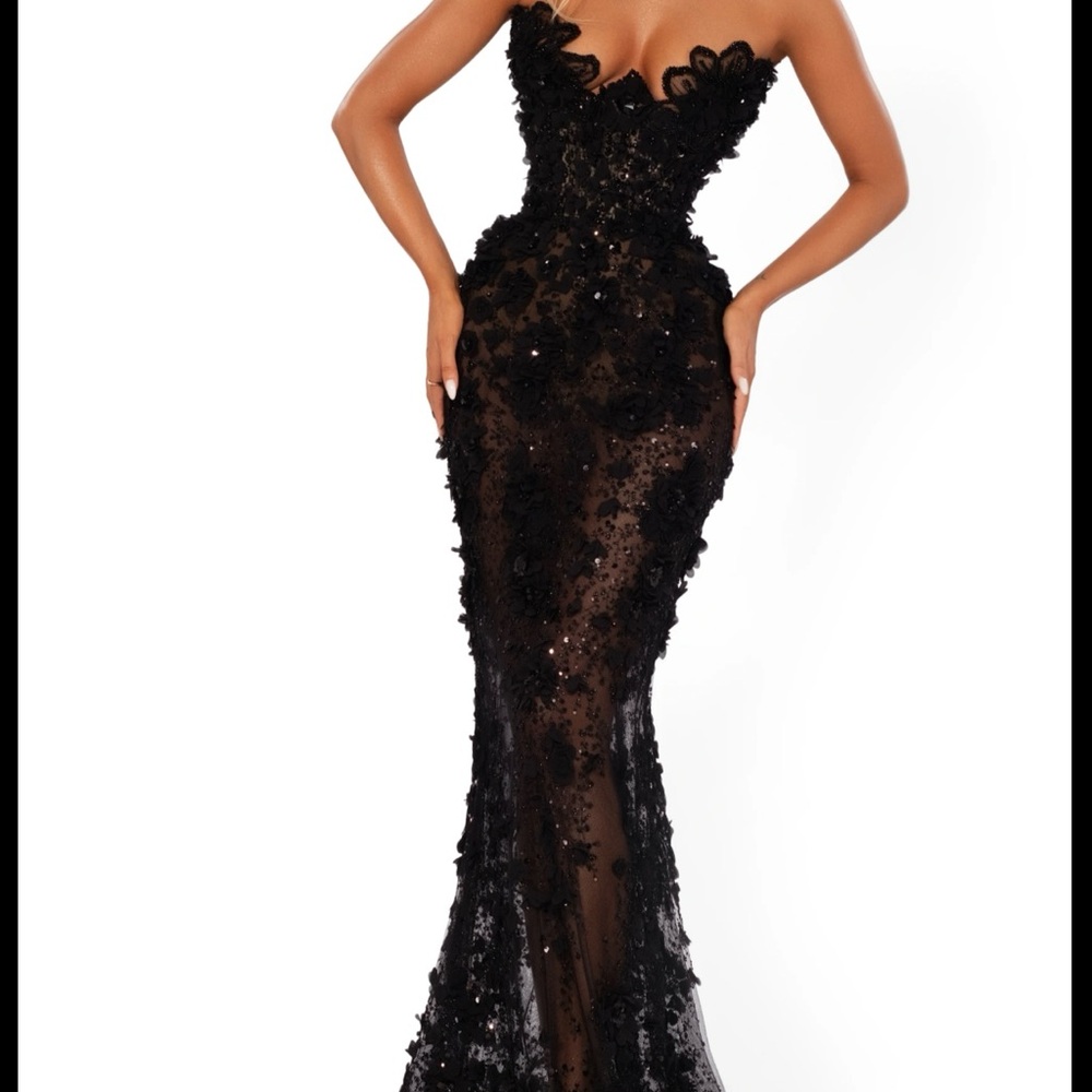 ALBINA Dyla Strapless Black Lace Gown